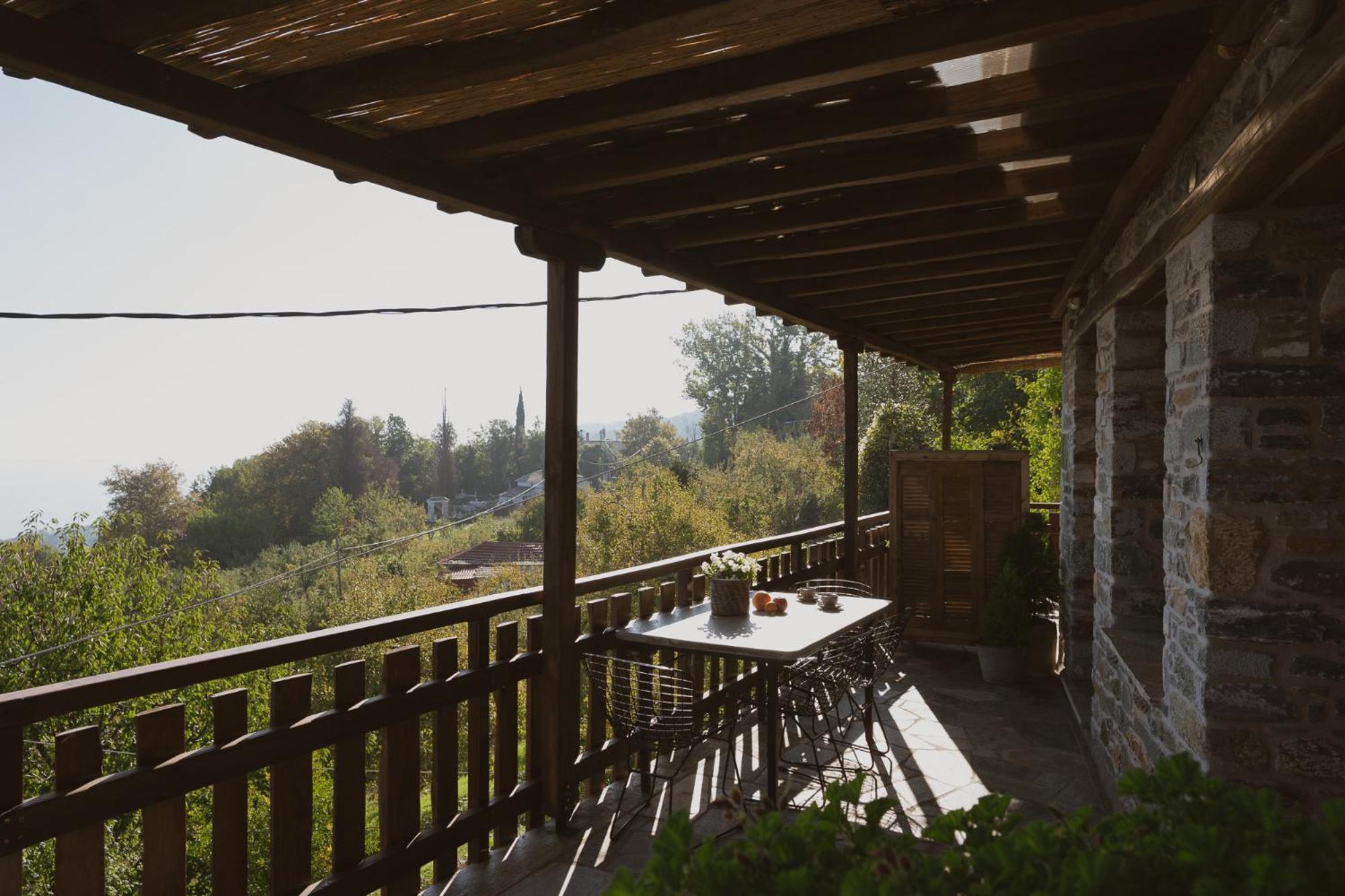 Adama Hotel Mouresi Exterior photo