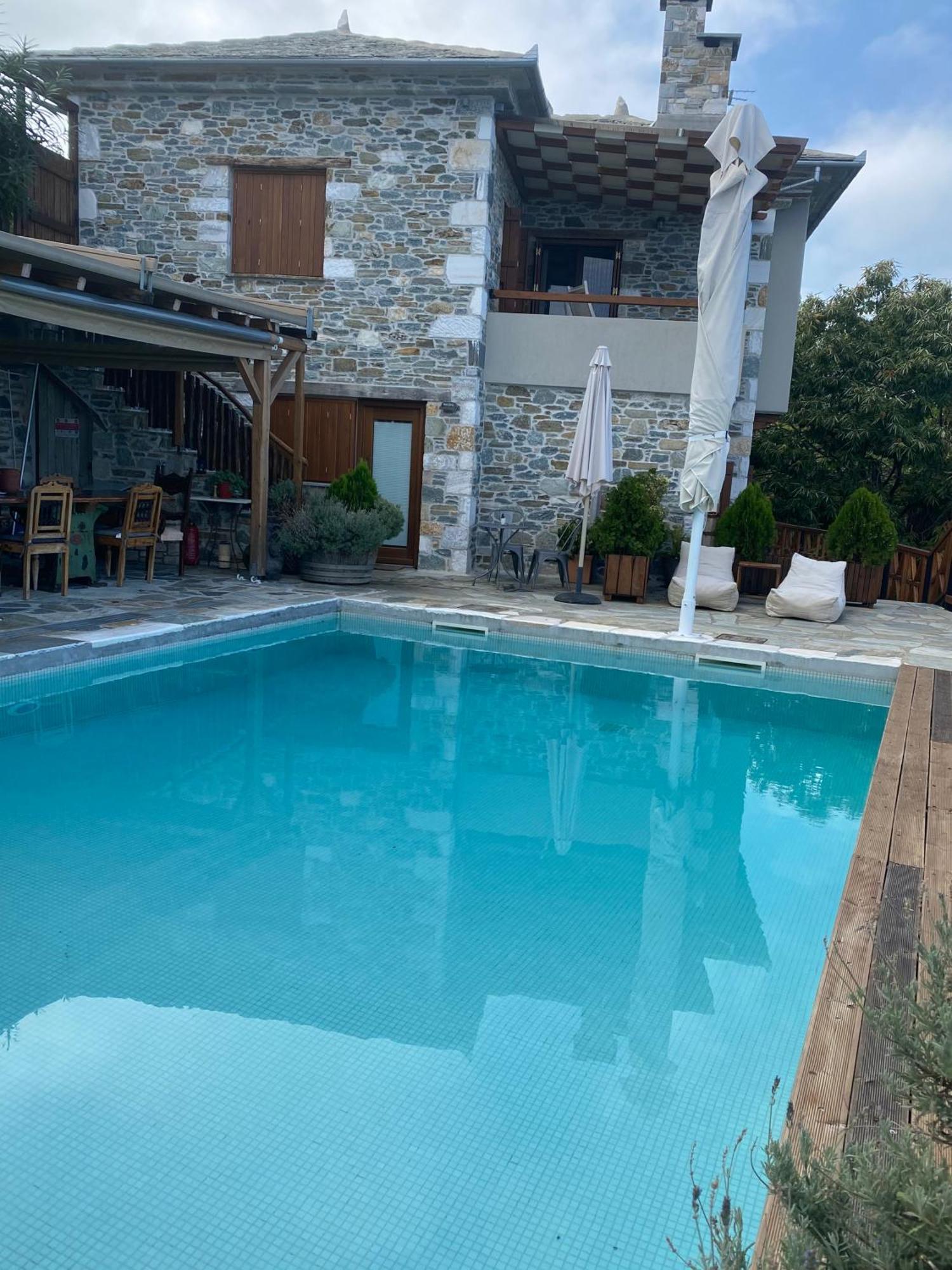 Adama Hotel Mouresi Exterior photo